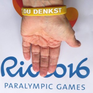 Warum ich bei den Paralympischen Spielen arbeiten will - Im Jahr 2008 zog gegen Ende der Olympischen Spiele auf unserer Hoteletage das irische Nationalteam ein. Circa eine Woche lang war ich umringt von faszinierenden fröhlichen Menschen, ich sprach viele an und unterhielt mich mit ihnen. Für mich ist diese Veranstaltung aus menschlicher Sicht um ein Vielfaches wertvoller als die Spiele im August, bei denen ich arbeiten werde. Paralympioniken sind Motivatoren! Mich interessiert speziell der sportliche Aspekt, der Wille der Menschen und was sie möglich machen. Ich bin mir auch sicher, dass Kunden-Einladungen zu den Paralympischen Spielen bei den Gästen einen nachhaltigeren Eindruck hinterlassen, als die vorangehenden Spiele.