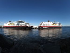 MS Trollfjord Midnatsol Hurtigruten Kalender 2020 Postschiffe