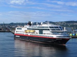 MS Midnatsol Hurtigruten Kalender 2020 Postschiffe