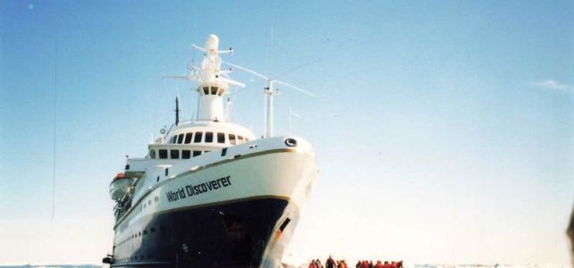 MS World Discoverer Die World Discoverer in Alaska