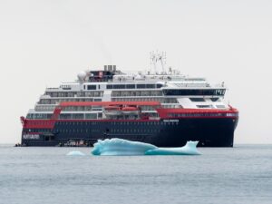 MS Roald Amundsen Hurtiigruten