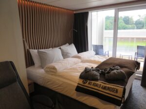 MS Roald Amundsen MS Fridtjof Nansen