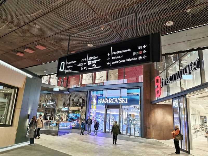 im Westfield Einkaufszentrum zum Cruise Terminal Hafencity